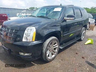 2013 Cadillac Escalade Premium z VIN 1GYS3CEF1DR346987, wystawiony jako IAAI lot #42312672 z przebiegiem 212 198 mil mil oraz . Historia ofert i sprzedaży dostępna na DreamBid. Obrazek 6.