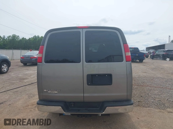 2012 Chevrolet Express Passenger 1LT z VIN 1GAZG1FAXC1179373, wystawiony jako IAAI lot #42348209 z przebiegiem 112 719 mil mil oraz . Historia ofert i sprzedaży dostępna na DreamBid. Obrazek 17.