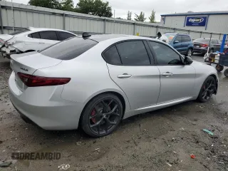 2020 Alfa Romeo Giulia Ti Sport z VIN ZARFAMBN9L7635579, wystawiony jako Copart lot #56565595 z przebiegiem 33 039 mil mil oraz Szkoda całkowita • Salvage title. Historia ofert i sprzedaży dostępna na DreamBid. Obrazek 3.