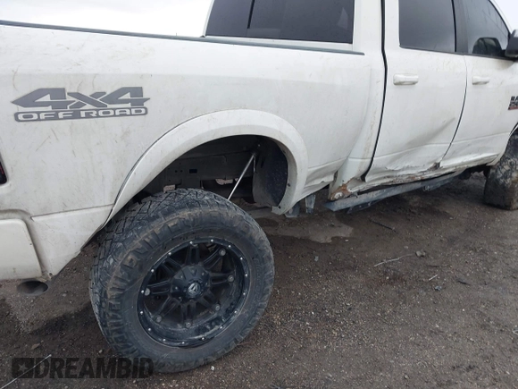 2017 Ram 2500 Laramie z VIN 3C6UR5FL7HG749723, wystawiony jako IAAI lot #41523969 z przebiegiem 133 622 mil mil oraz . Historia ofert i sprzedaży dostępna na DreamBid. Obrazek 6.