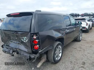 2011 GMC Yukon XL Denali with VIN 1GKS1MEF8BR279940, listed as a IAAI auction lot 41971157 with 218,597 mi miles. Bid and sale history available at carsss.com. Image 4.