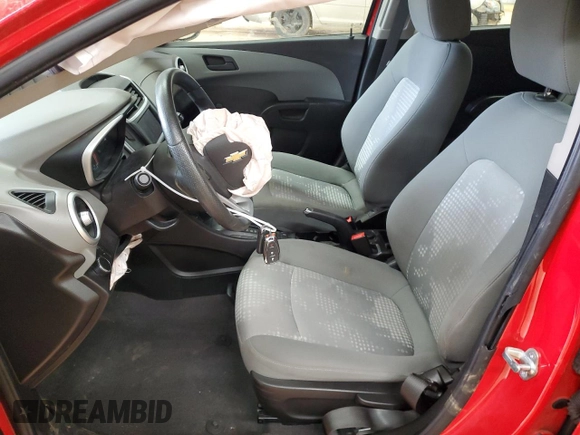2020 Chevrolet Sonic LT z VIN 1G1JG6SB6L4123809, wystawiony jako Copart lot #42010805 z przebiegiem 40 249 mil mil oraz Szkody całkowita. Historia ofert i sprzedaży dostępna na DreamBid. Obrazek 7.