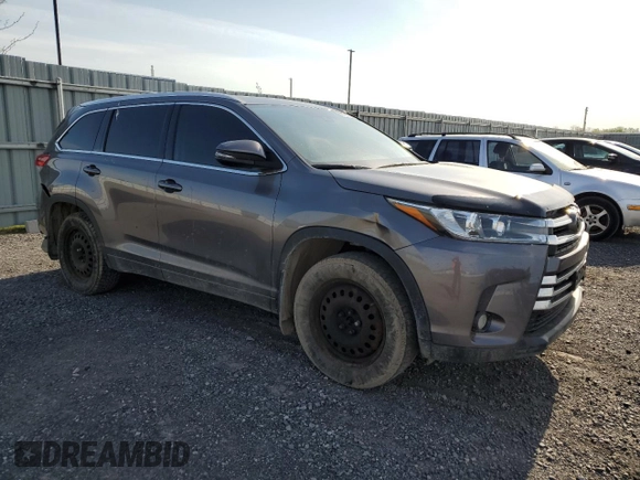 2018 Toyota Highlander SE z VIN 5TDJZRFH4JS551509, wystawiony jako Copart lot #56700765 z przebiegiem 133 320 mil mil oraz Szkoda całkowita • Salvage title. Historia ofert i sprzedaży dostępna na DreamBid. Obrazek 4.