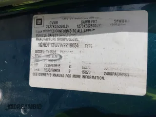 1998 Chevrolet Blazer LS z VIN 1GNDT13W7W2219654, wystawiony jako IAAI lot #42275733 z przebiegiem 150 384 mil mil oraz . Historia ofert i sprzedaży dostępna na DreamBid. Obrazek 9.