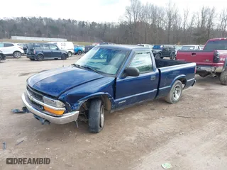 2000 Chevrolet S-10 LS with VIN 1GCCS145XYK251420, listed as a IAAI auction lot 41415213 with 145,683 mi miles. Bid and sale history available at carsss.com. Image 2.