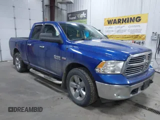 2015 Ram 1500 Big Horn z VIN 1C6RR7GT5FS524657, wystawiony jako IAAI lot #41691881 z przebiegiem 181 500 mil mil oraz . Historia ofert i sprzedaży dostępna na DreamBid. Obrazek 1.