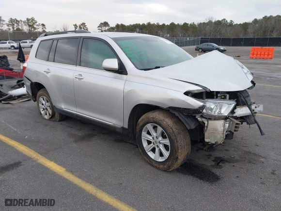2013 Toyota Highlander with VIN 5TDZK3EH0DS111944, listed as a IAAI auction lot 41399844 with 54,696 mi miles. Bid and sale history available at carsss.com. Image 1.