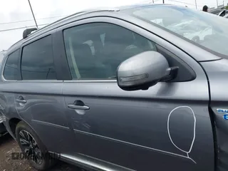 2018 Mitsubishi Outlander SEL z VIN JA4J24A58JZ058655, wystawiony jako IAAI lot #42569775 z przebiegiem 111 370 mil mil oraz . Historia ofert i sprzedaży dostępna na DreamBid. Obrazek 13.