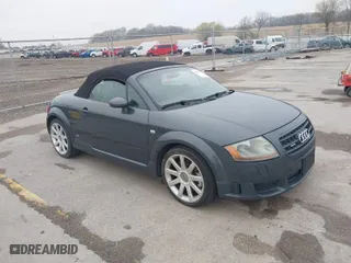 2004 Audi TT with VIN TRUUF28NX41025506, listed as a IAAI auction lot 42077877 with 139,617 mi miles. Bid and sale history available at carsss.com. Image 1.
