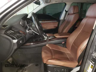 2012 BMW X5 35i z VIN 5UXZV4C5XCL767234, wystawiony jako Copart lot #64117285 z przebiegiem 187 969 mil mil oraz Czysty tytuł • Clean title. Historia ofert i sprzedaży dostępna na DreamBid. Obrazek 7.