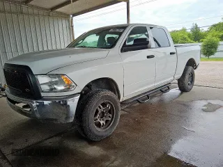 2011 Ram 2500 ST z VIN 3D7TT2CT1BG610628, wystawiony jako Copart lot #57776075 z przebiegiem 165 938 mil mil oraz Czysty tytuł • Clean title. Historia ofert i sprzedaży dostępna na DreamBid. Obrazek 1.