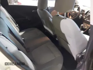 2013 Chevrolet Sonic LS z VIN 1G1JA6SH6D4189641, wystawiony jako IAAI lot #41656015 z przebiegiem 197 027 mil mil oraz . Historia ofert i sprzedaży dostępna na DreamBid. Obrazek 8.