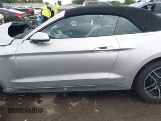 2019 Ford Mustang EcoBoost z VIN 1FATP8UH3K5106557, wystawiony jako IAAI lot #42223835 z przebiegiem 32 353 mil mil oraz . Historia ofert i sprzedaży dostępna na DreamBid. Obrazek 14.