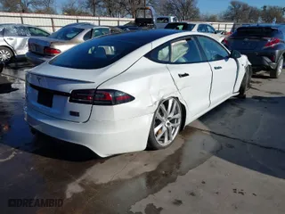 2022 Tesla Model S Plaid with VIN 5YJSA1E63NF483873, listed as a IAAI auction lot 41204003 with 15 mi miles. Bid and sale history available at carsss.com. Image 4.