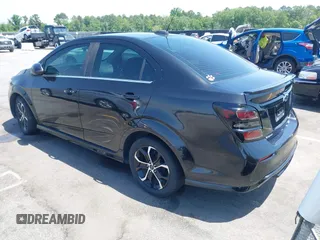 2019 Chevrolet Sonic LT z VIN 1G1JD5SBXK4148018, wystawiony jako IAAI lot #42258275 z przebiegiem 114 348 mil mil oraz . Historia ofert i sprzedaży dostępna na DreamBid. Obrazek 3.