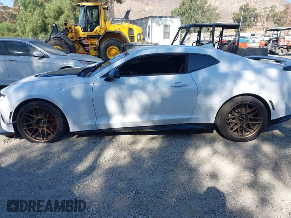 2018 Chevrolet Camaro ZL1 with VIN 1G1FK1R69J0105146, listed as a IAAI auction lot 40570089 with 34,804 mi miles and . Bid and sale history available at DreamBid. Image 14.