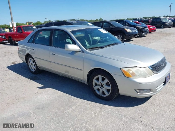 2000 Toyota Avalon XL with VIN 4T1BF28B4YU080945, listed as a IAAI auction lot 42035353 with 116,811 mi miles. Bid and sale history available at carsss.com. Image 1.