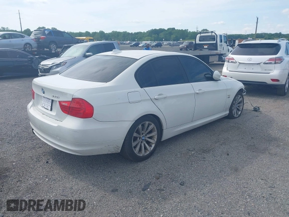 2011 BMW 3 Series 328i xDrive z VIN WBAPK5G53BNN30229, wystawiony jako IAAI lot #42201927 z przebiegiem 140 087 mil mil oraz . Historia ofert i sprzedaży dostępna na DreamBid. Obrazek 4.