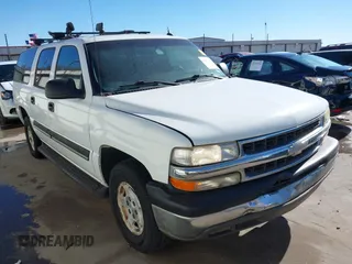 2005 Chevrolet Suburban LT with VIN 1GNEC16Z55J106137, listed as a IAAI auction lot 41235825 with 231,042 mi miles. Bid and sale history available at carsss.com. Image 1.