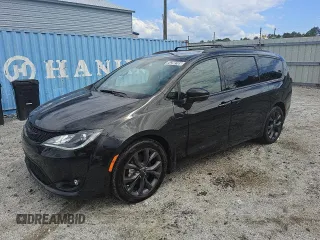 2020 Chrysler Pacifica Red S z VIN 2C4RC1GG3LR204017, wystawiony jako Copart lot #54398105 z przebiegiem 115 227 mil mil oraz Czysty tytuł • Clean title. Historia ofert i sprzedaży dostępna na DreamBid. Obrazek 1.
