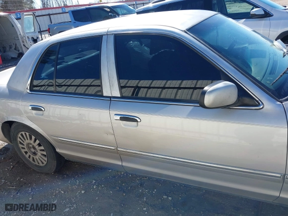 2007 Mercury Grand Marquis LS with VIN 2MEFM75V77X601170, listed as a IAAI auction lot 41517369 with 210,800 mi miles. Bid and sale history available at carsss.com. Image 13.