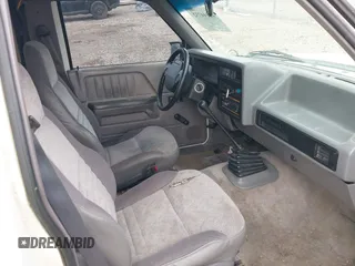 1996 Dodge Dakota z VIN 1B7FL26P7TS578266, wystawiony jako IAAI lot #42144732 z przebiegiem 221 922 mil mil oraz . Historia ofert i sprzedaży dostępna na DreamBid. Obrazek 5.