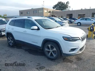 2020 Jeep Cherokee Limited z VIN 1C4PJLDB5LD535248, wystawiony jako IAAI lot #42046656 z przebiegiem 105 319 mil mil oraz . Historia ofert i sprzedaży dostępna na DreamBid. Obrazek 1.
