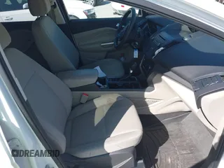 2017 Ford Escape SE with VIN 1FMCU9GD3HUA40233, listed as a IAAI auction lot 42126271 with 284,937 mi miles. Bid and sale history available at carsss.com. Image 5.