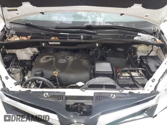 2018 Toyota Sienna LE Auto Access Seat with VIN 5TDKZ3DC4JS922290, listed as a IAAI auction lot 41615724 with 100,632 mi miles. Bid and sale history available at carsss.com. Image 10.