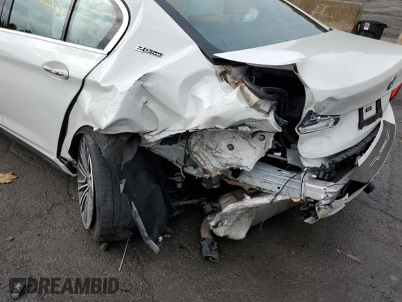 2018 BMW 5 Series 530e xDrive with VIN WBAJB1C50JB085596, listed as a Copart auction lot 63790042 with Not Provided miles and Salvage Title. Bid and sale history available at DreamBid. Image 9.