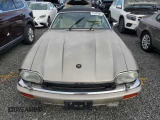 1995 Jaguar XJS with VIN SAJNX2747SC196723, listed as a Copart auction lot 74147364 with 70,138 mi miles and Salvage Title. Bid and sale history available at carsss.com. Image 5.