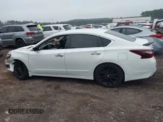 2017 Nissan Altima SL z VIN 1N4AL3AP7HC263627, wystawiony jako IAAI lot #40978960 z przebiegiem 149 182 mil mil oraz . Historia ofert i sprzedaży dostępna na DreamBid. Obrazek 13.