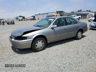 1999 Toyota Camry LE z VIN 4T1BG22K9XU425410, wystawiony jako Copart lot #60173285 z przebiegiem 82 758 mil mil oraz Szkoda całkowita • Salvage title. Historia ofert i sprzedaży dostępna na DreamBid. Obrazek 1.