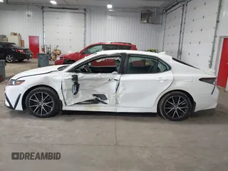 2023 Toyota Camry SE z VIN 4T1G11BK2PU083901, wystawiony jako IAAI lot #41776738 z przebiegiem 31 548 mil mil oraz . Historia ofert i sprzedaży dostępna na DreamBid. Obrazek 14.
