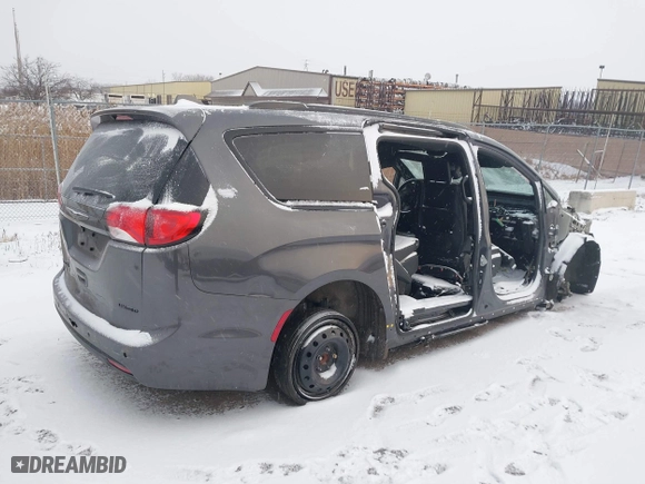 2018 Chrysler Pacifica Limited with VIN 2C4RC1GG8JR351124, listed as a IAAI auction lot 41398544 with 0 mi miles. Bid and sale history available at carsss.com. Image 4.