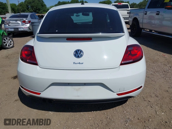 2018 Volkswagen Beetle S z VIN 3VWFD7AT4JM715004, wystawiony jako IAAI lot #41986453 z przebiegiem 76 130 mil mil oraz . Historia ofert i sprzedaży dostępna na DreamBid. Obrazek 16.