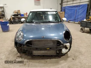 2010 MINI Hardtop z VIN WMWMF3C55ATZ67130, wystawiony jako Copart lot #51225575 z przebiegiem 200 279 mil mil oraz Szkoda całkowita • Salvage title. Historia ofert i sprzedaży dostępna na DreamBid. Obrazek 5.