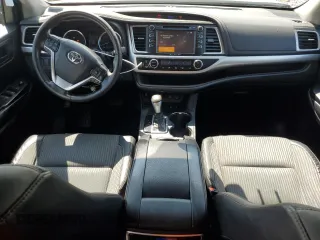 2018 Toyota Highlander LE with VIN 5TDBZRFH0JS809397, listed as a Copart auction lot 61502315 with 131,864 mi miles and Salvage title. Bid and sale history available at DreamBid. Image 8.