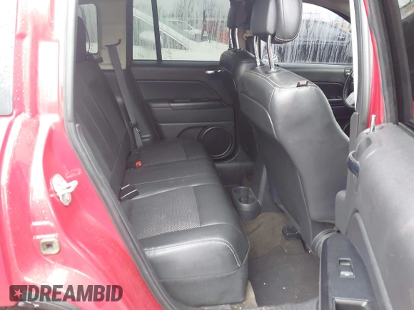 2016 Jeep Compass Sport z VIN 1C4NJCBA1GD703278, wystawiony jako IAAI lot #41568540 z przebiegiem 142 514 mil mil oraz . Historia ofert i sprzedaży dostępna na DreamBid. Obrazek 8.