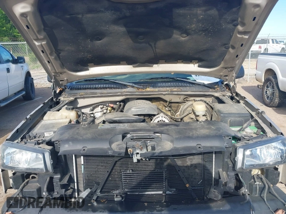 2005 Chevrolet Silverado 1500 Z71 z VIN 1GCEK19Z45Z253011, wystawiony jako IAAI lot #42026504 z przebiegiem 319 159 mil mil oraz . Historia ofert i sprzedaży dostępna na DreamBid. Obrazek 10.