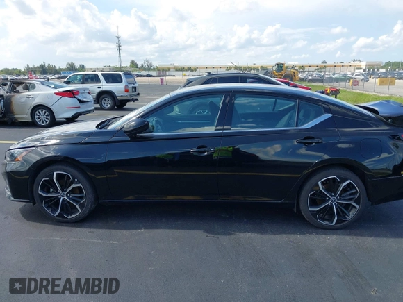 2024 Nissan Altima SR z VIN 1N4BL4CV0RN372815, wystawiony jako IAAI lot #42436563 z przebiegiem 35 231 mil mil oraz . Historia ofert i sprzedaży dostępna na DreamBid. Obrazek 14.