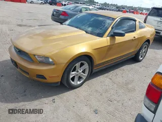 2010 Ford Mustang V6 с VIN 1ZVBP8AN1A5153856, выставлен на аукционе IAAI как лот 42461635 с пробегом 158 071 миль миль и . История ставок и продаж доступна на DreamBid. Изображение 2.