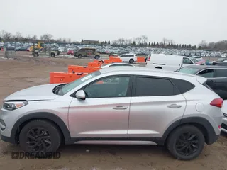 2017 Hyundai Tucson SE with VIN KM8J3CA45HU331252, listed as a IAAI auction lot 41744426 with 76,845 mi miles. Bid and sale history available at carsss.com. Image 14.