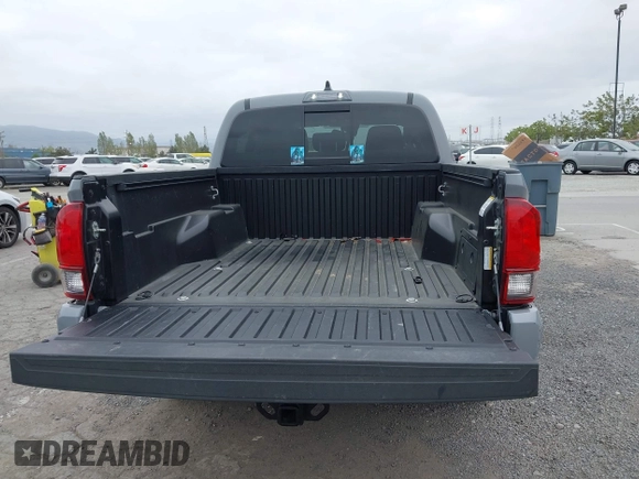 2021 Toyota Tacoma SR z VIN 3TMCZ5AN1MM422937, wystawiony jako IAAI lot #42067866 z przebiegiem 33 232 mil mil oraz . Historia ofert i sprzedaży dostępna na DreamBid. Obrazek 16.