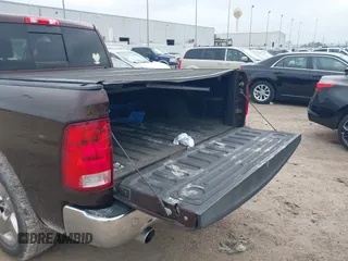 2015 Ram 1500 Lone Star z VIN 1C6RR6LT4FS729273, wystawiony jako IAAI lot #41920334 z przebiegiem 165 365 mil mil oraz . Historia ofert i sprzedaży dostępna na DreamBid. Obrazek 17.