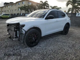 2019 Alfa Romeo Stelvio z VIN ZASPAJAN5K7C70130, wystawiony jako Copart lot #86563654 z przebiegiem 41 337 mil mil oraz Nie do naprawy. Historia ofert i sprzedaży dostępna na DreamBid. Obrazek 1.
