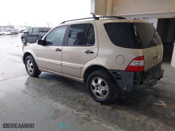 2005 Mercedes-Benz M-Class 3.7L with VIN 4JGAB57E05A553208, listed as a IAAI auction lot 41622243 with 90,904 mi miles. Bid and sale history available at carsss.com. Image 3.