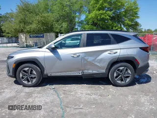 2025 Hyundai Tucson SEL with VIN 5NMJBCDE2SH508852, listed as a IAAI auction lot 41988572 with 1,411 mi miles. Bid and sale history available at carsss.com. Image 14.