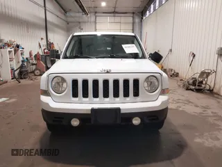 2015 Jeep Patriot High Altitude z VIN 1C4NJRFB2FD197416, wystawiony jako IAAI lot #42382197 z przebiegiem 143 695 mil mil oraz . Historia ofert i sprzedaży dostępna na DreamBid. Obrazek 12.