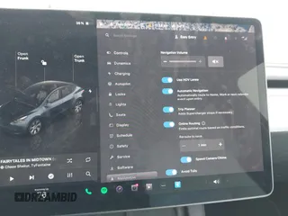 2024 Tesla Model Y Long Range z VIN 7SAYGDEEXRA226636, wystawiony jako IAAI lot #41622144 z przebiegiem 8 908 mil mil oraz . Historia ofert i sprzedaży dostępna na DreamBid. Obrazek 18.